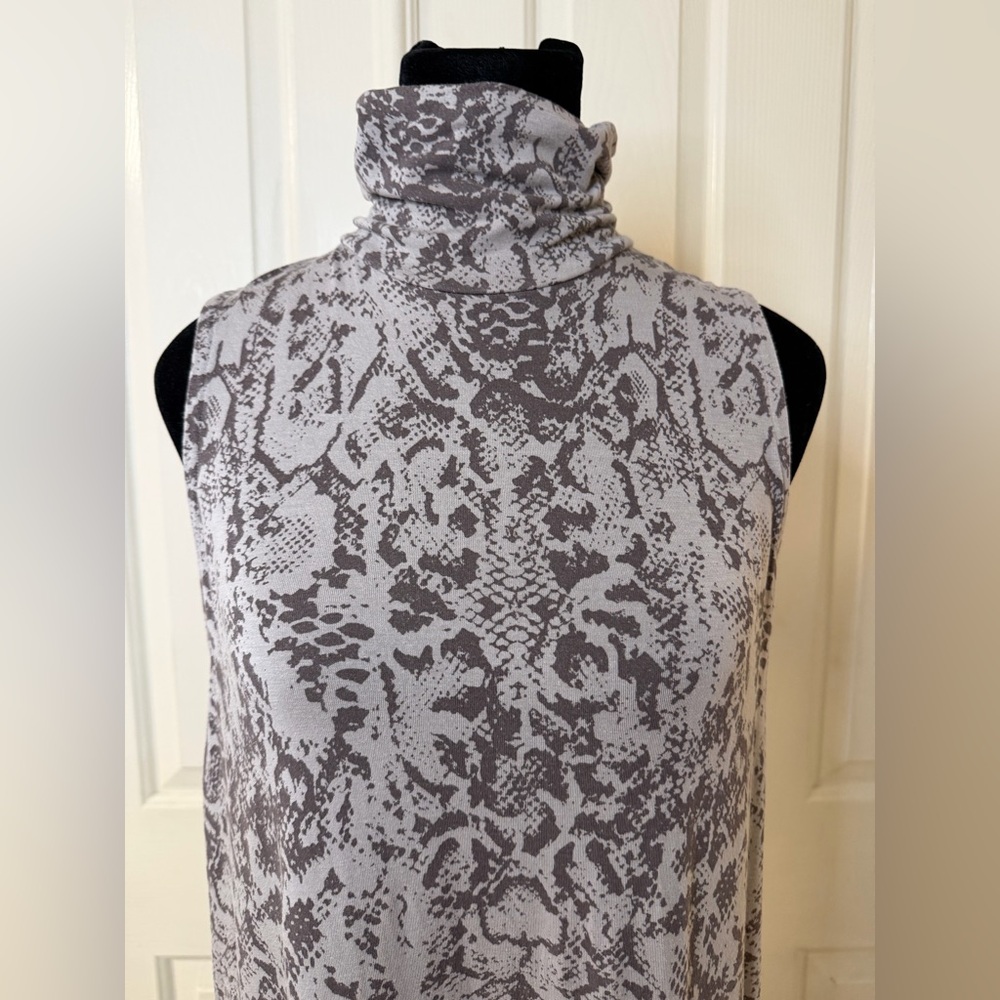 Garnet Hill Maxi Dress Sz M Gray Snake Print Resortwear Turtleneck Column Dress - Picture 5 of 12